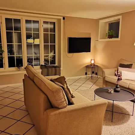 Apartment Sentrumsnaer Med 3 Soverom. *